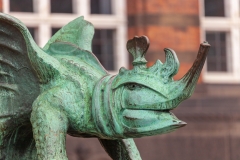 Dragon statues, Rådhus