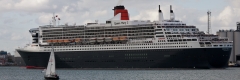 Queen Mary 2 setting sail