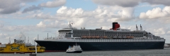 Queen Mary 2 setting sail