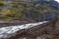 Distant hikers on Falljökull glacier