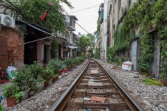 Le Duan Train Street