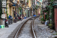 Le Duan Train Street