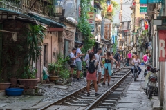 Le Duan Train Street
