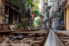 Le Duan Train Street