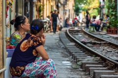 Le Duan Train Street
