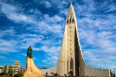 Wide-angle view of Hallgrimskirkja and the Leifur Eiriksson Statue